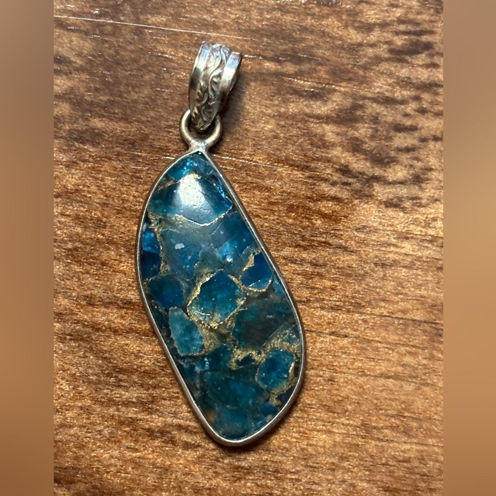 Elegant Blue Stone Pendant Necklace